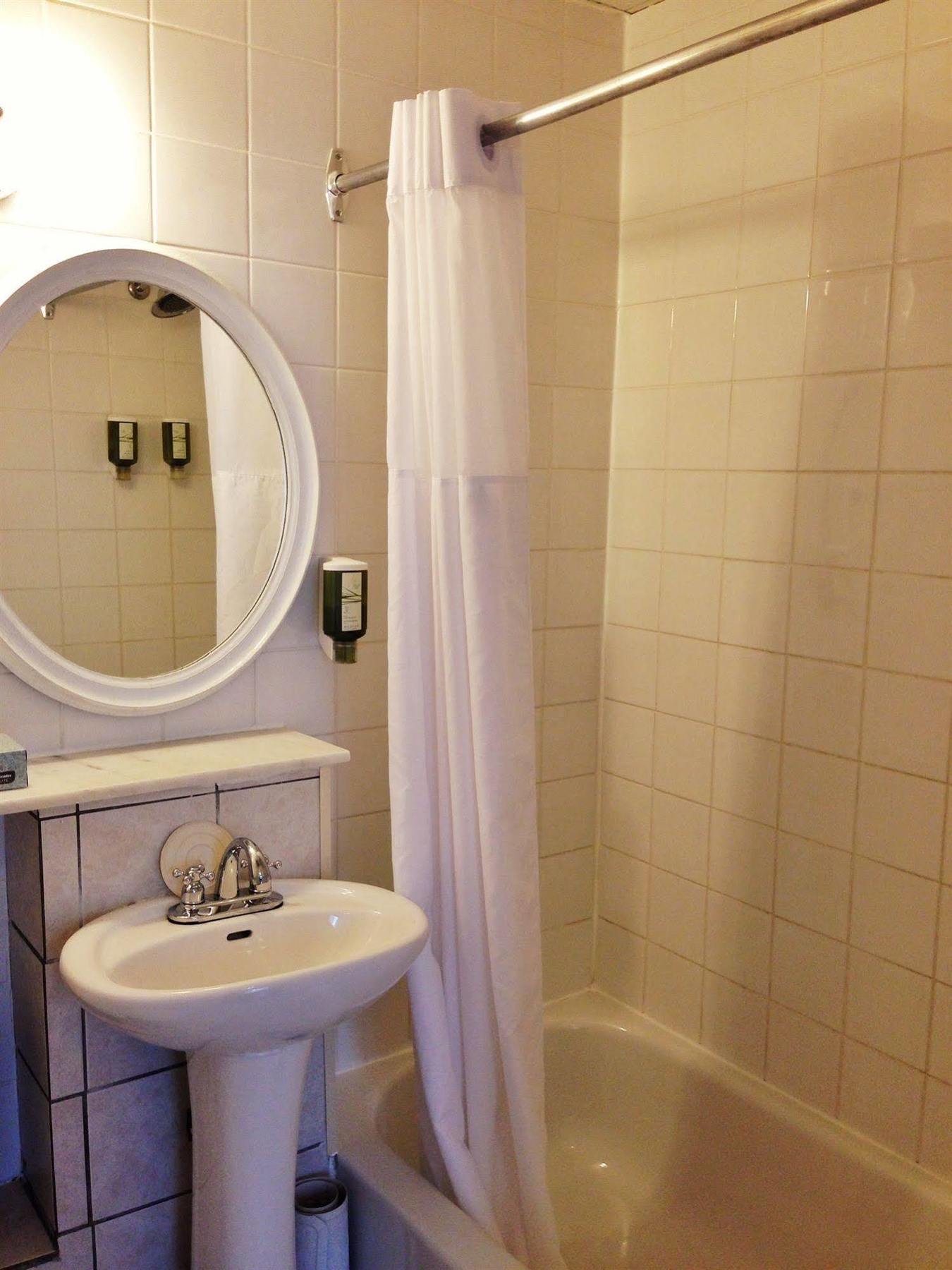Ambrose House & Cafe - Self Check-In Guesthouse Montreal Ngoại thất bức ảnh