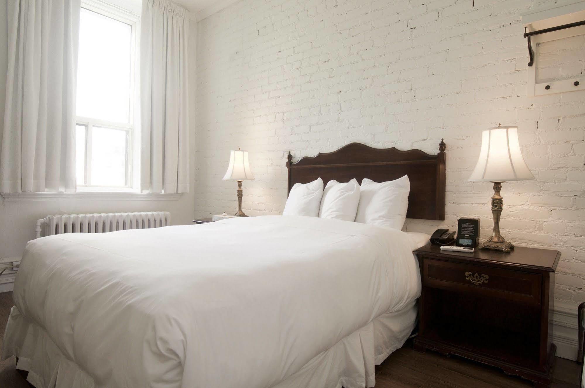 Ambrose House & Cafe - Self Check-In Guesthouse Montreal Ngoại thất bức ảnh